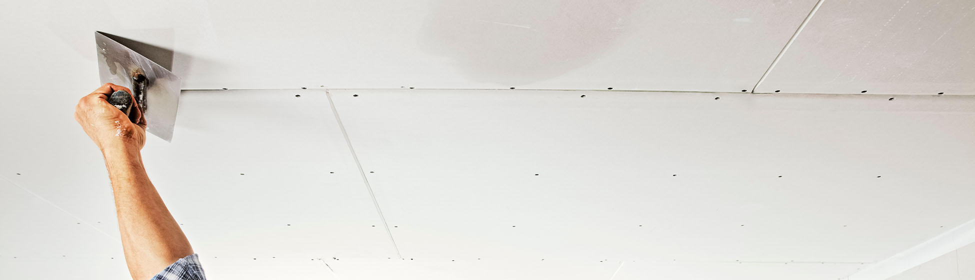 Pose faux plafond sur hourdis beton