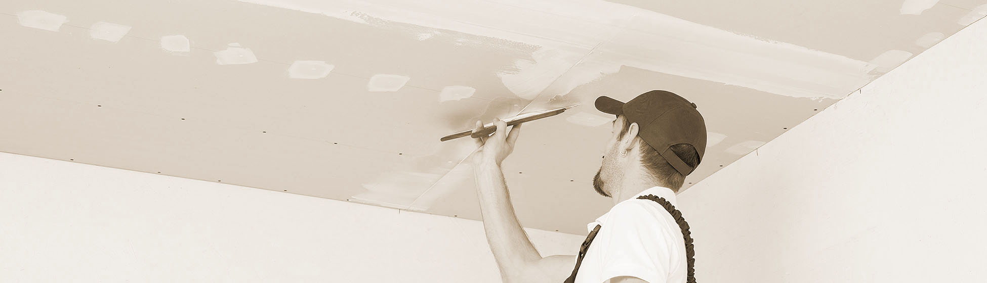 Poser du placo au plafond beton