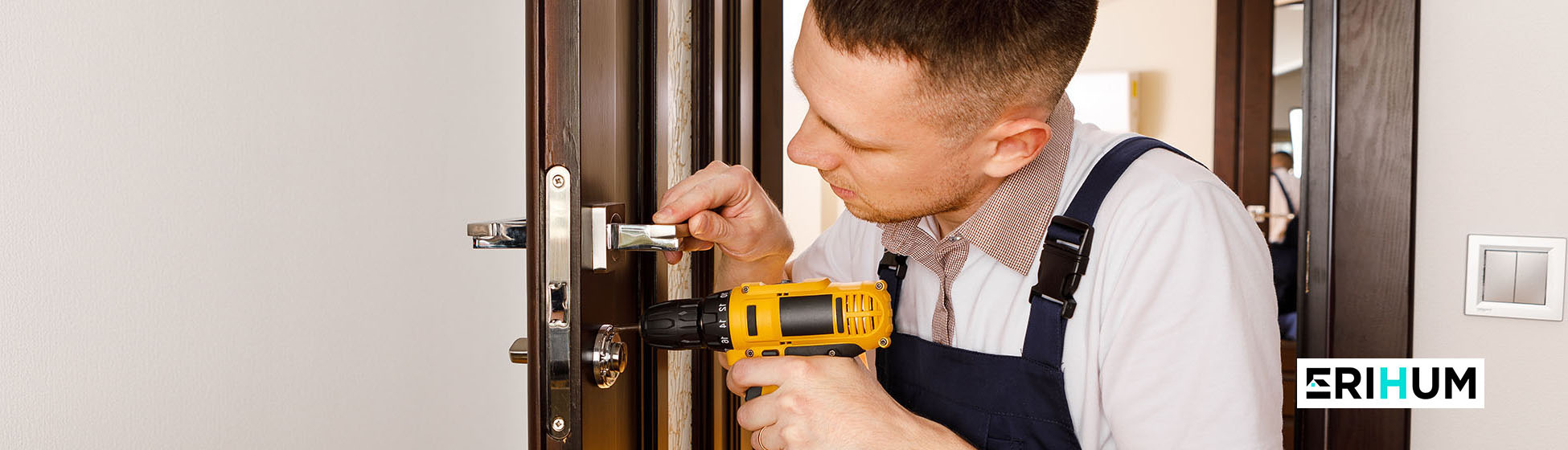 Comment reparer une serrure de porte en bois